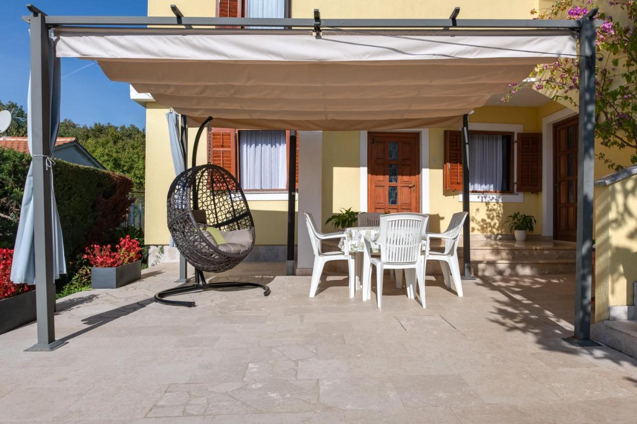 Villa Livia With Three Nice Apartments, Swimming Pool, Childrens Playground, Barbecue And Free Parking Ližnjan 外观 照片