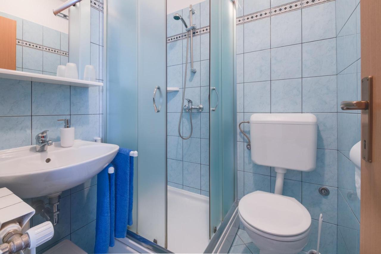 Villa Livia With Three Nice Apartments, Swimming Pool, Childrens Playground, Barbecue And Free Parking Ližnjan 外观 照片
