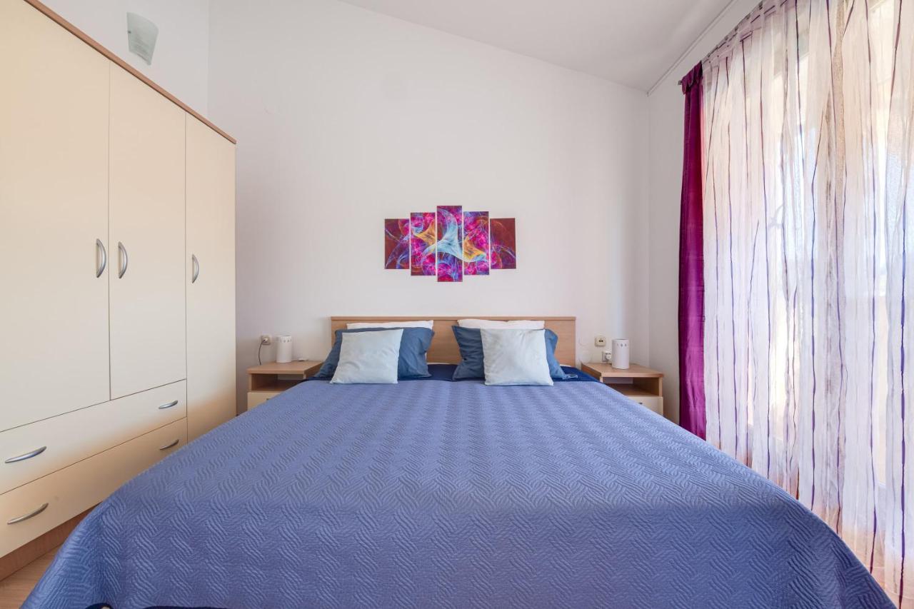 Villa Livia With Three Nice Apartments, Swimming Pool, Childrens Playground, Barbecue And Free Parking Ližnjan 外观 照片