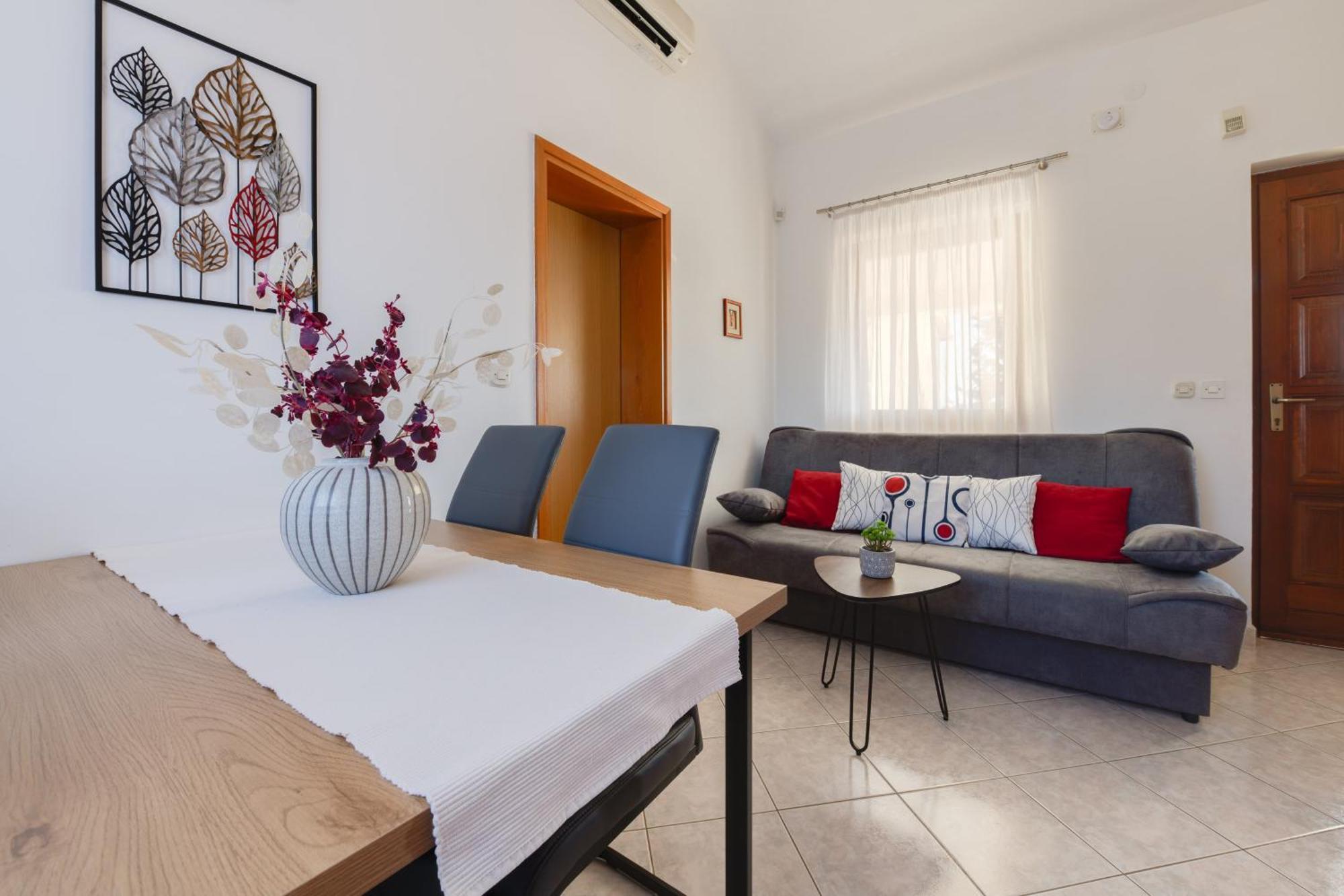 Villa Livia With Three Nice Apartments, Swimming Pool, Childrens Playground, Barbecue And Free Parking Ližnjan 外观 照片