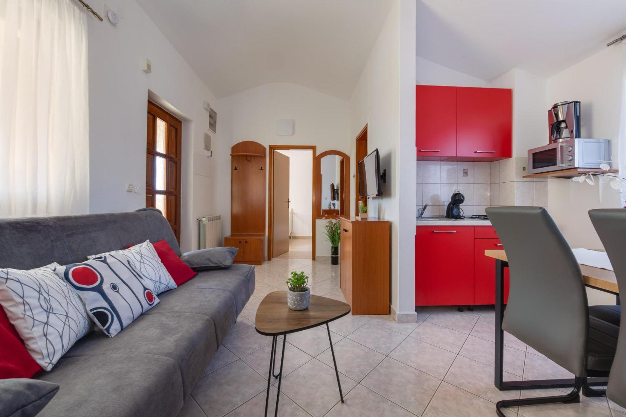 Villa Livia With Three Nice Apartments, Swimming Pool, Childrens Playground, Barbecue And Free Parking Ližnjan 外观 照片