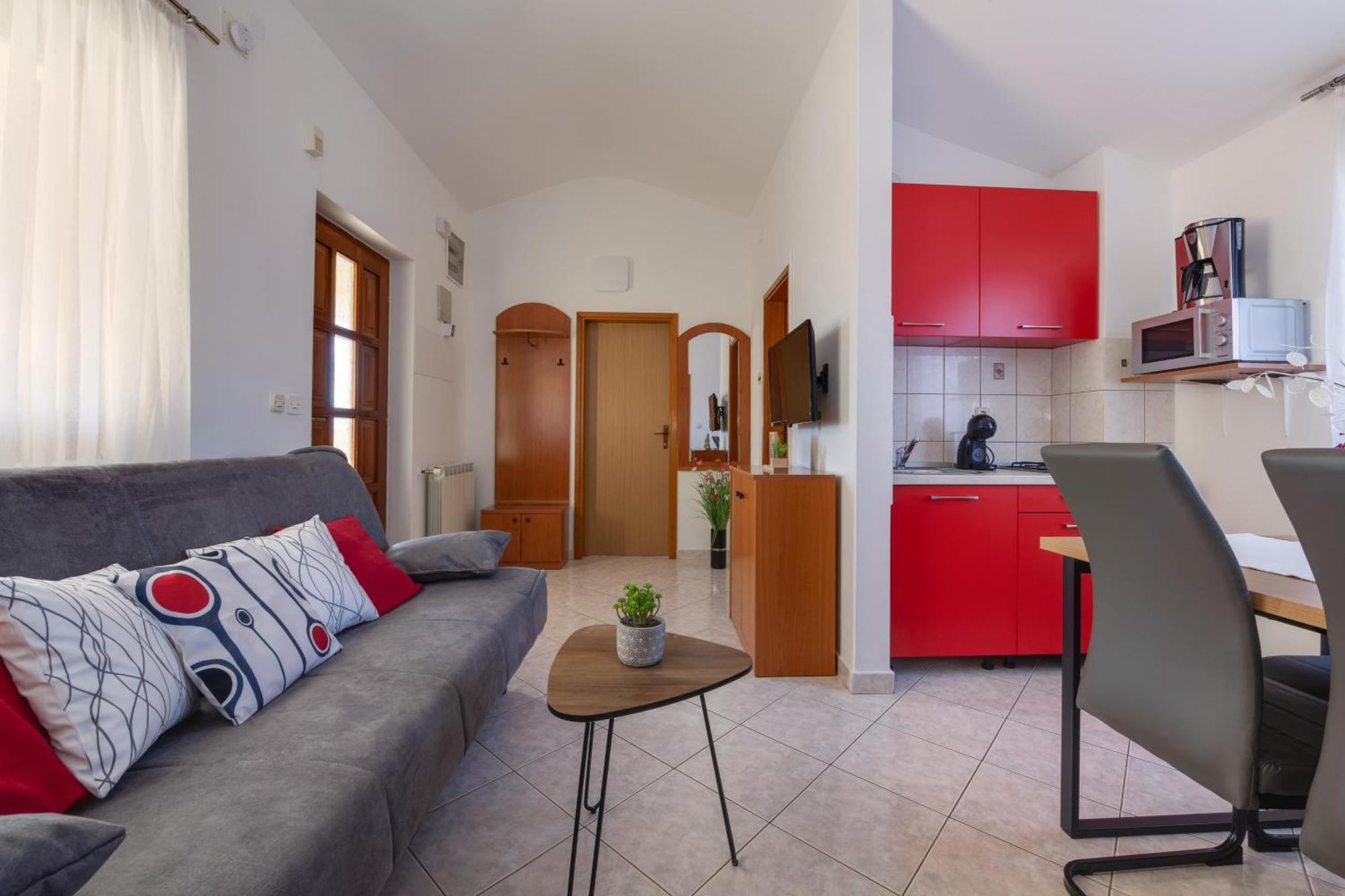 Villa Livia With Three Nice Apartments, Swimming Pool, Childrens Playground, Barbecue And Free Parking Ližnjan 外观 照片