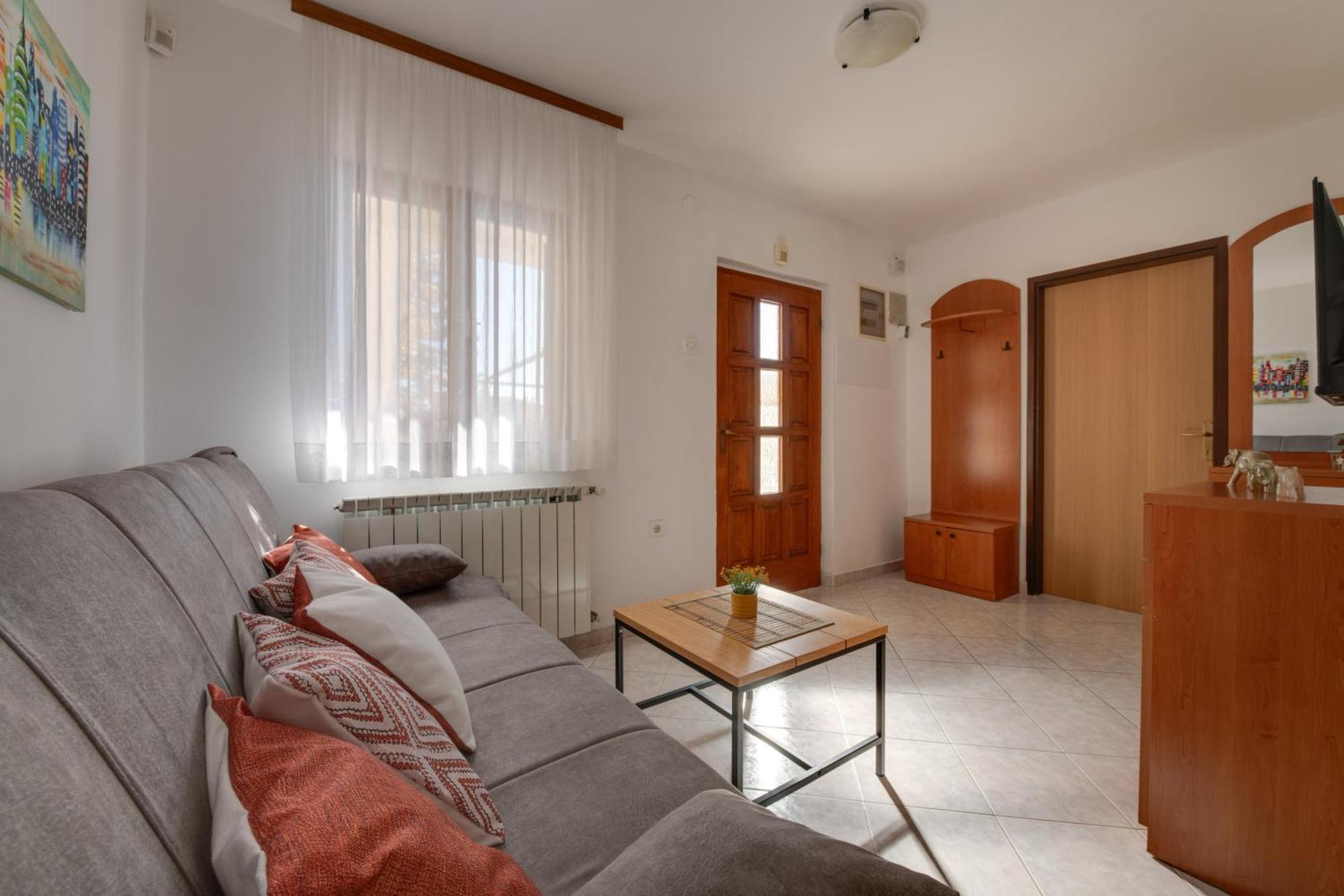 Villa Livia With Three Nice Apartments, Swimming Pool, Childrens Playground, Barbecue And Free Parking Ližnjan 外观 照片