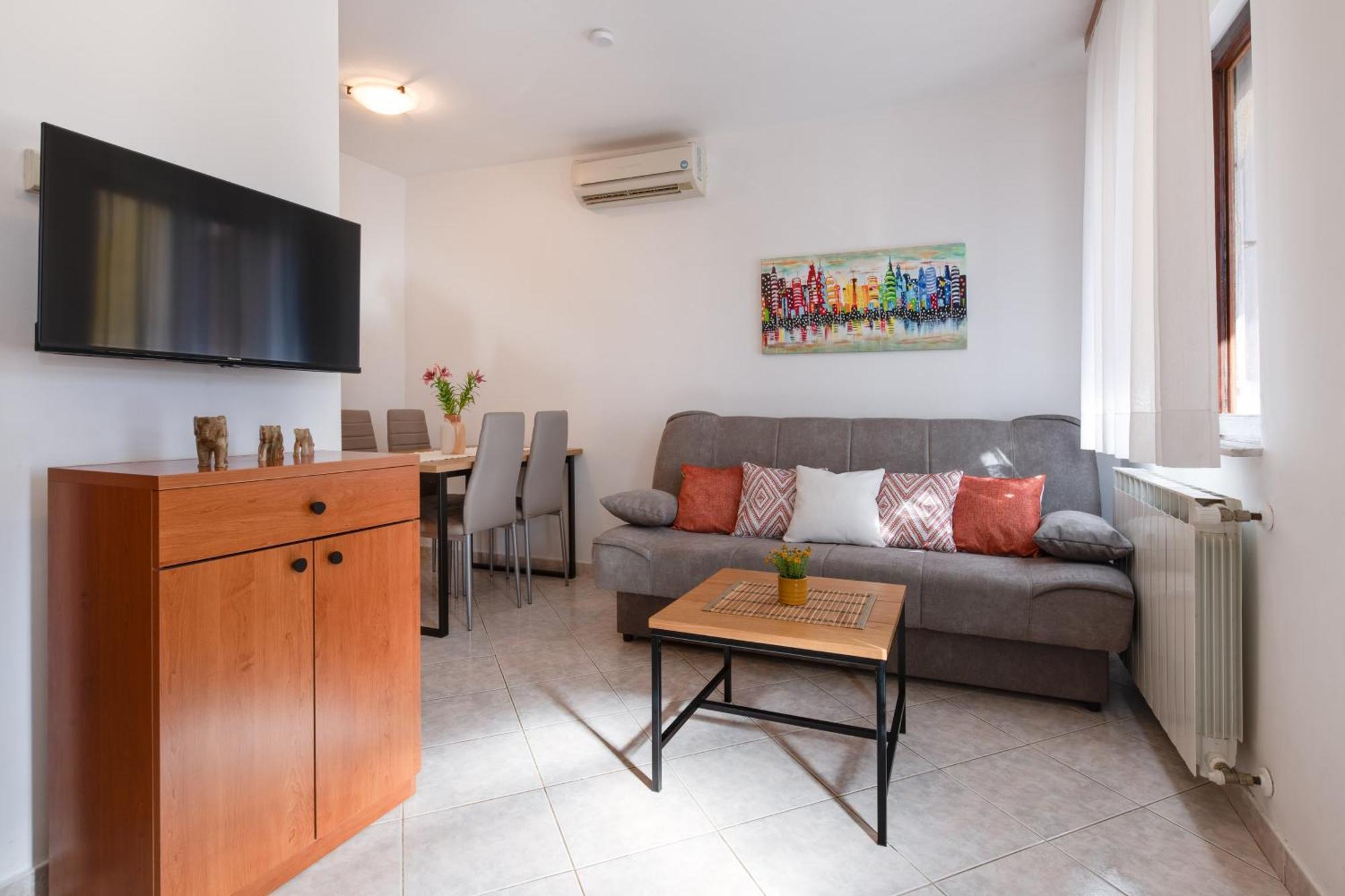 Villa Livia With Three Nice Apartments, Swimming Pool, Childrens Playground, Barbecue And Free Parking Ližnjan 外观 照片
